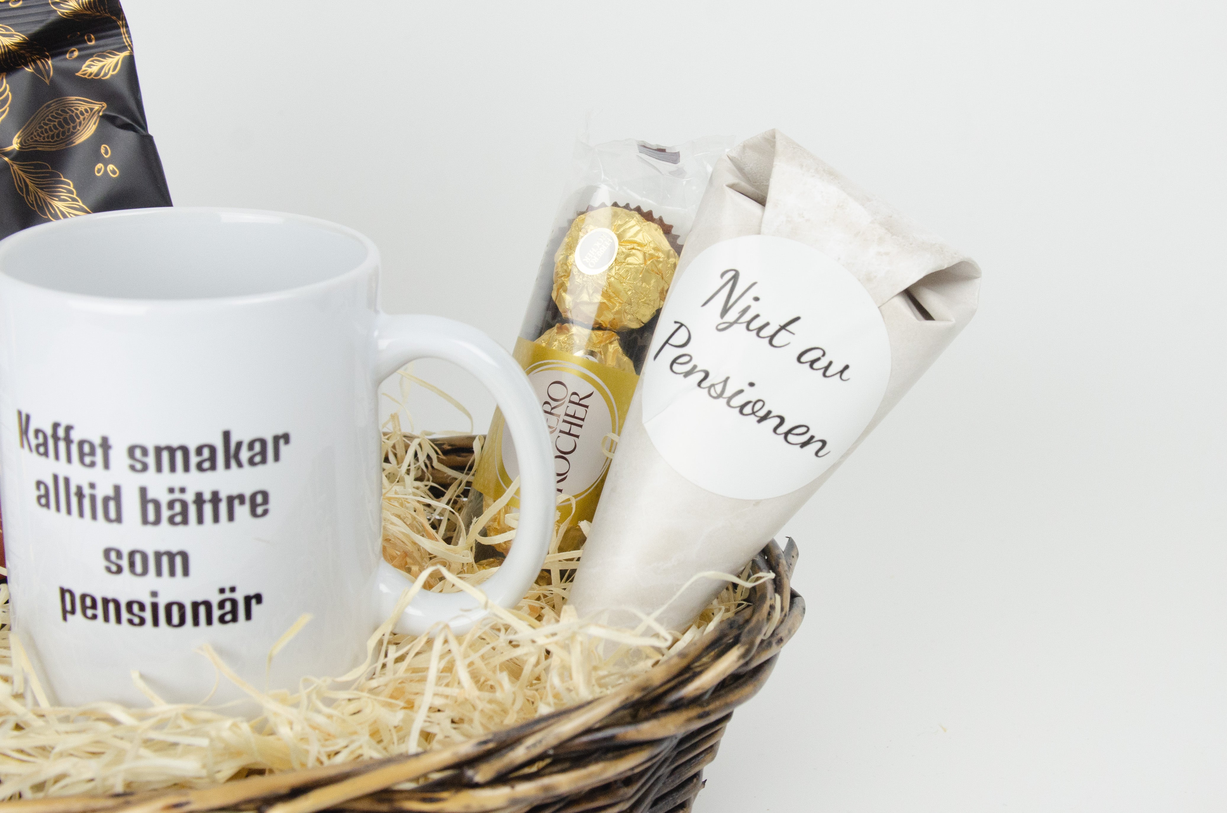 Present till pensionär | Kaffet smakar alltid bättre som pensionär | Presentkorg |