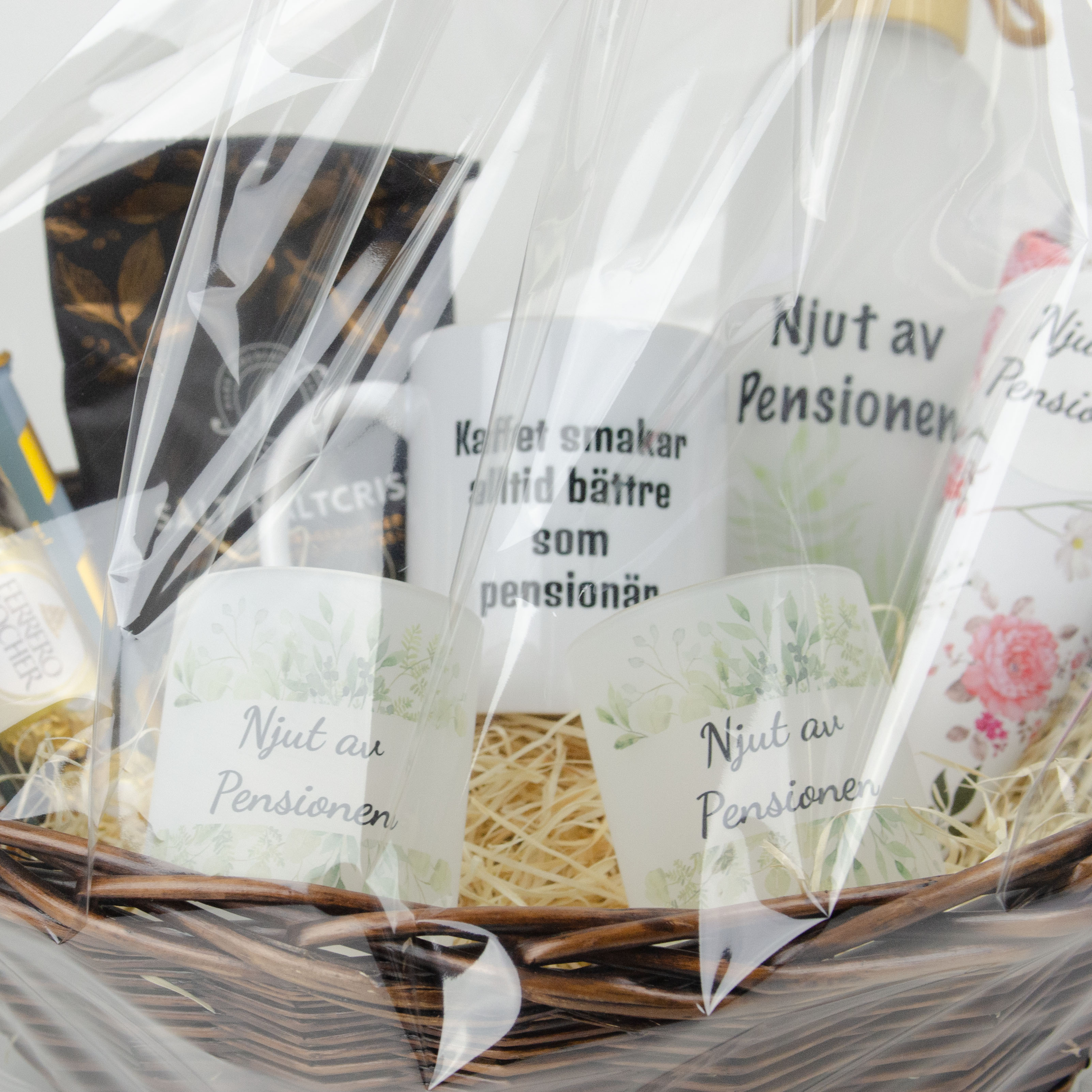 Presentkorg till pensionär | XL presentkorg | Njut av pensionen | 38 cm