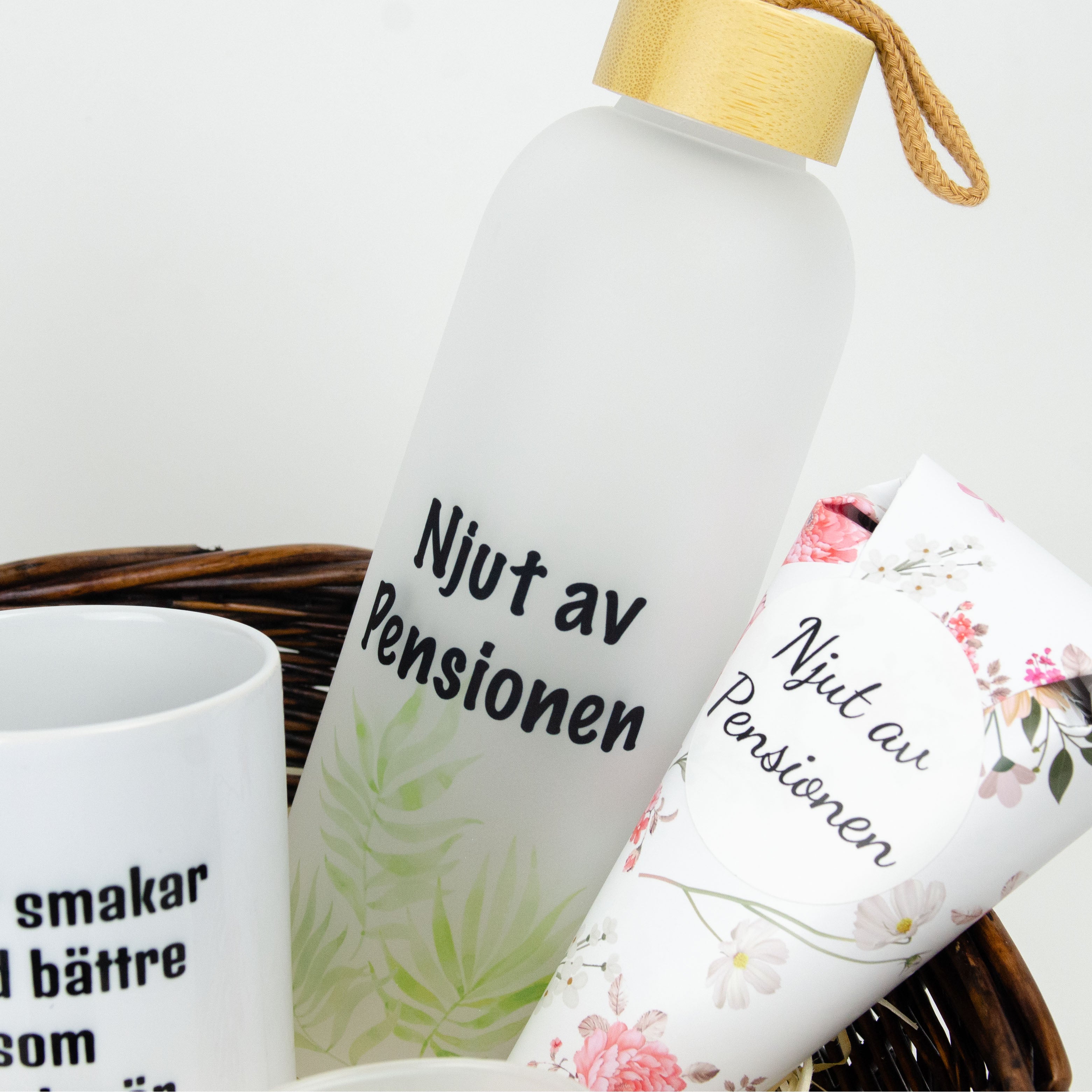 Presentkorg till pensionär | XL presentkorg | Njut av pensionen | 38 cm