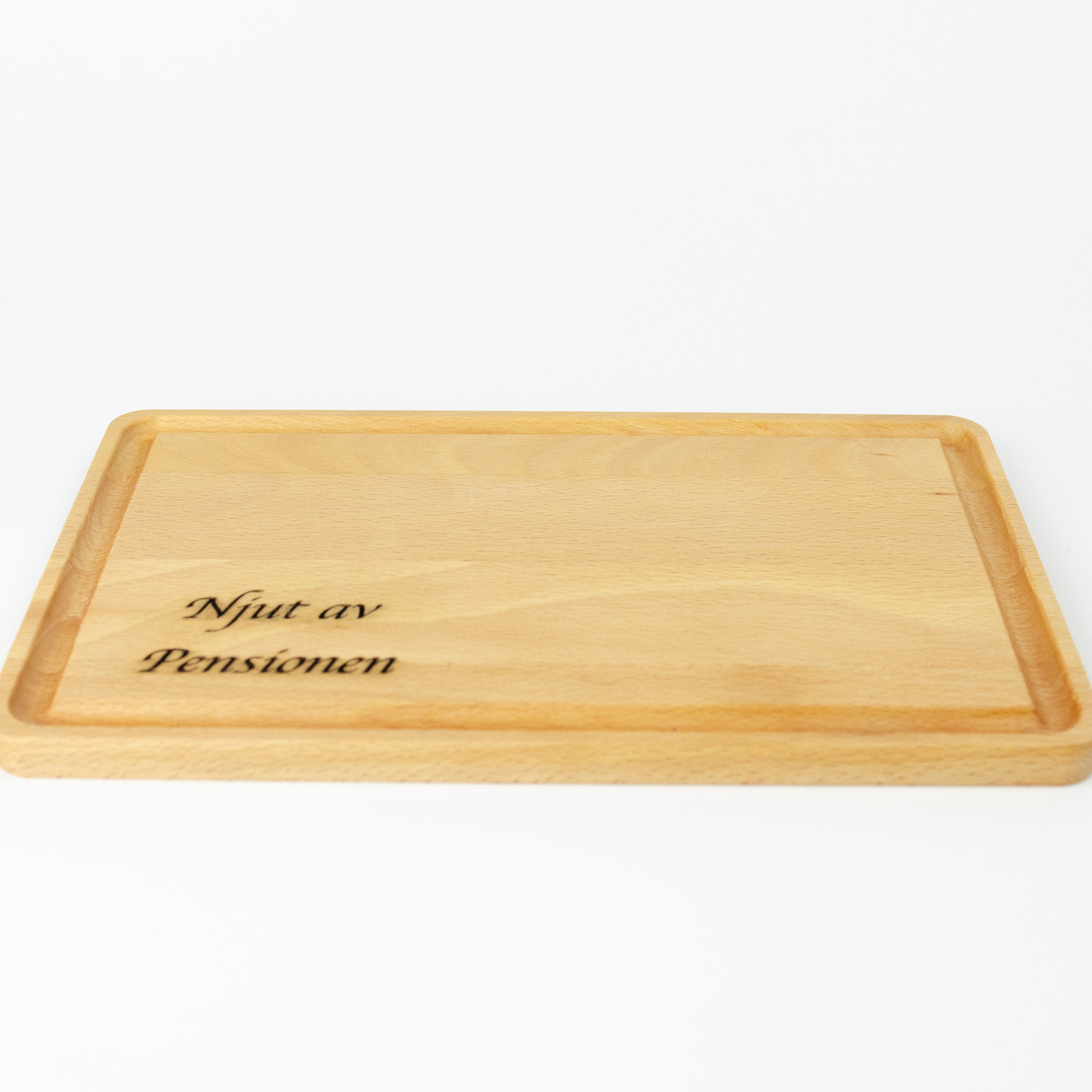 Njut av pensionen | Skärbräda i trä | Present till pensionär