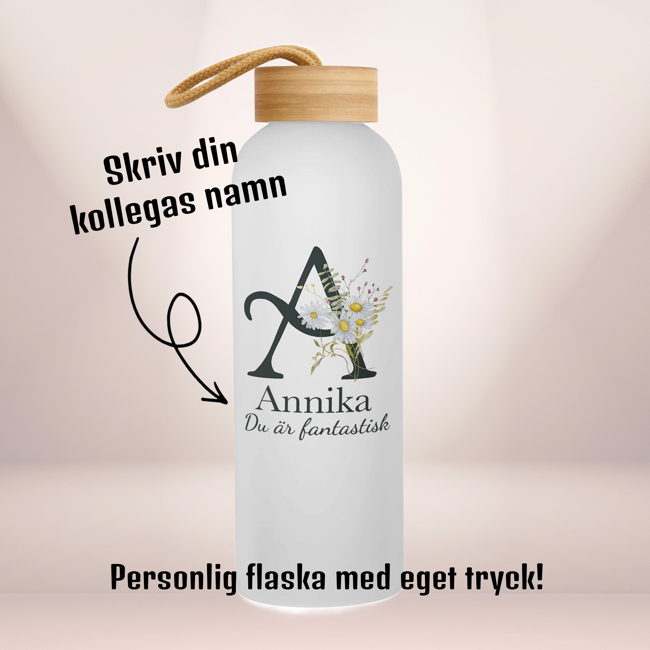 Blommig bokstav | Personlig vattenflaska med eget tryck | Glasflaska | 750 ml