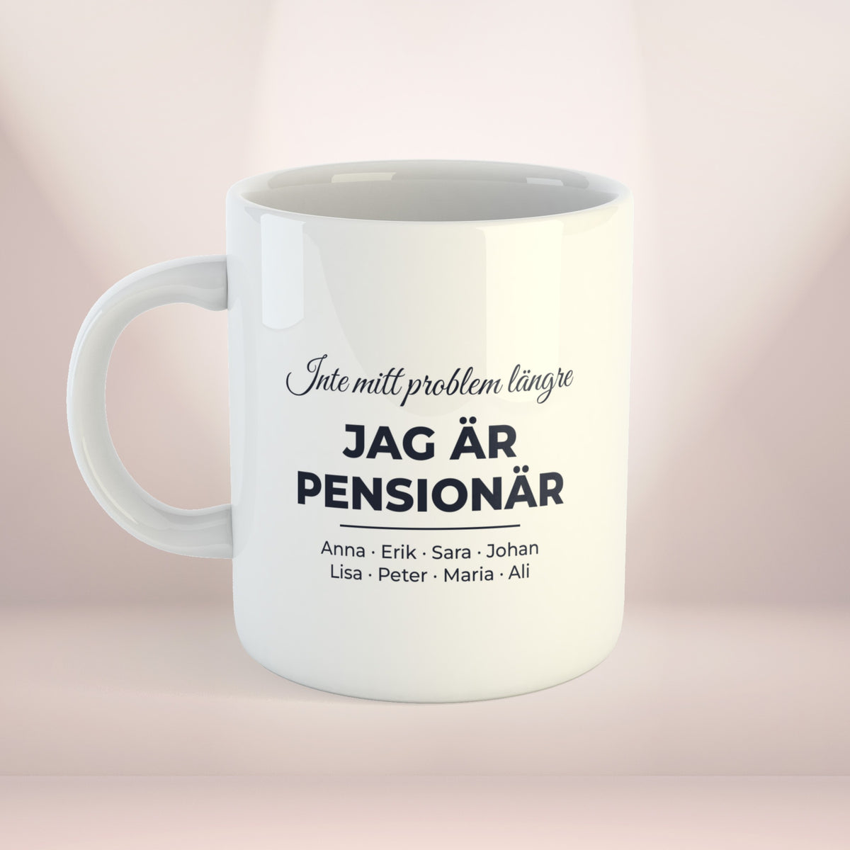 Inte mitt problem längre, jag är pensionär | Personlig kaffekopp med eget tryck