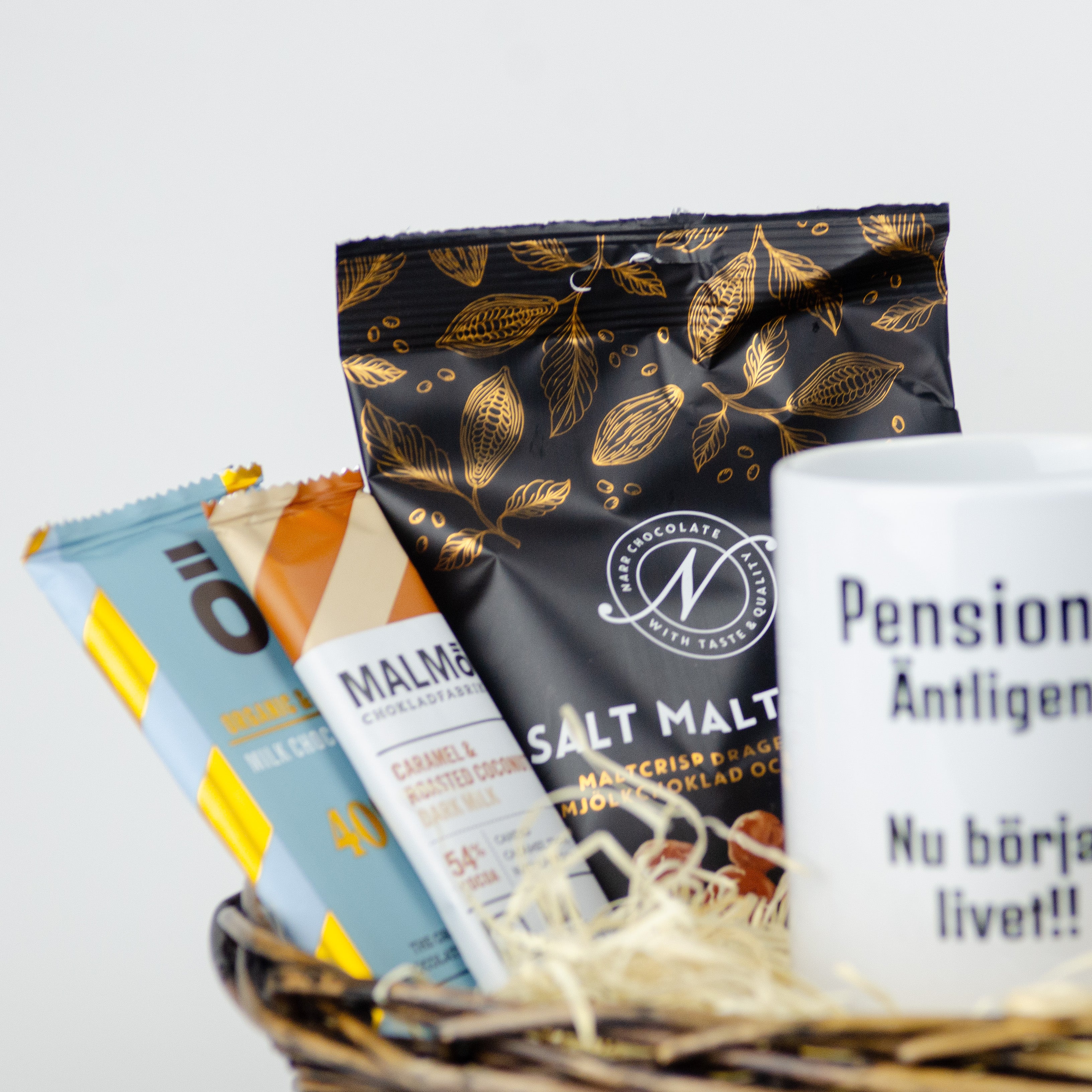 Present till pensionär |  Pensionär, äntligen , nu börjar livet | Presentkorg |