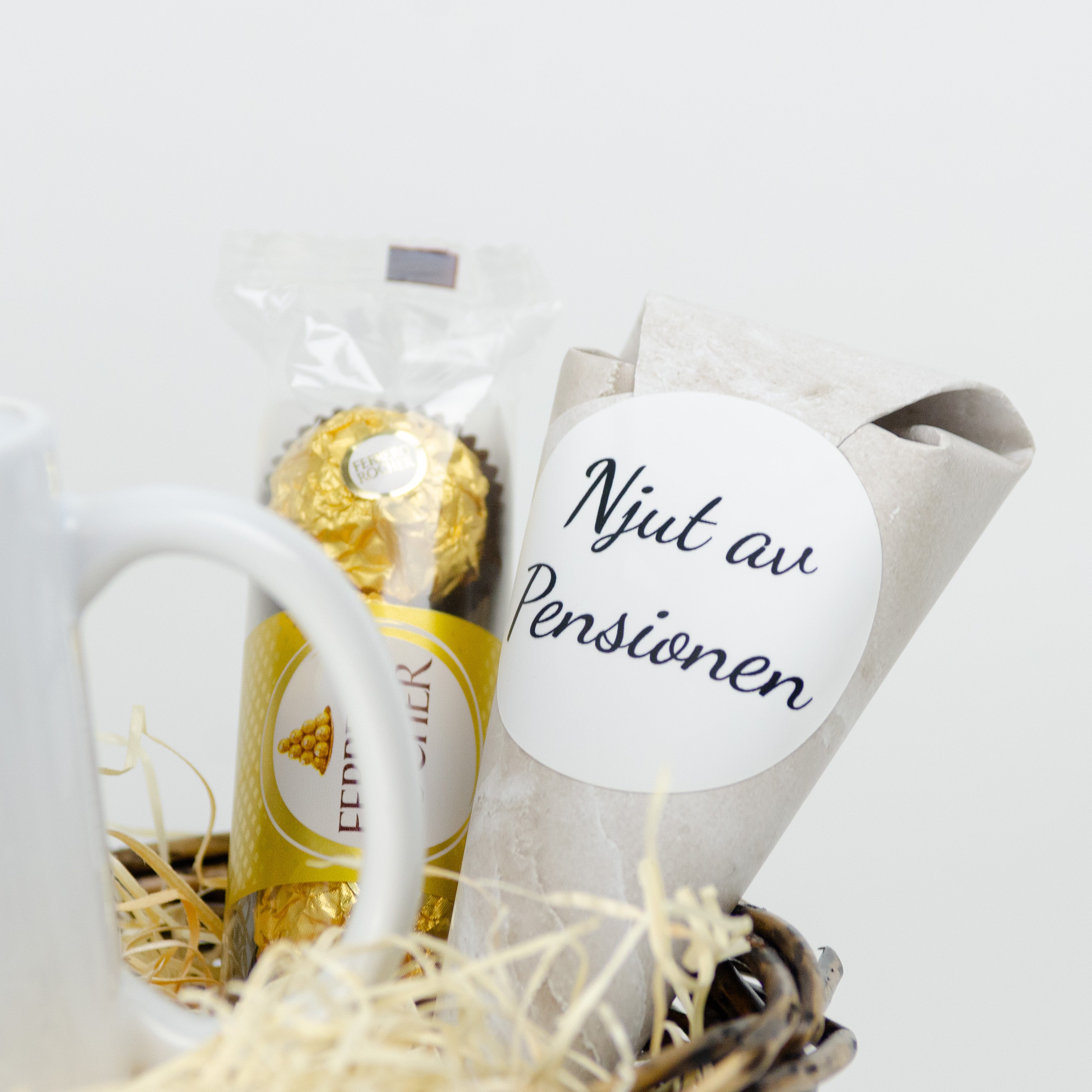 Present till pensionär |  Pensionär, äntligen , nu börjar livet | Presentkorg |