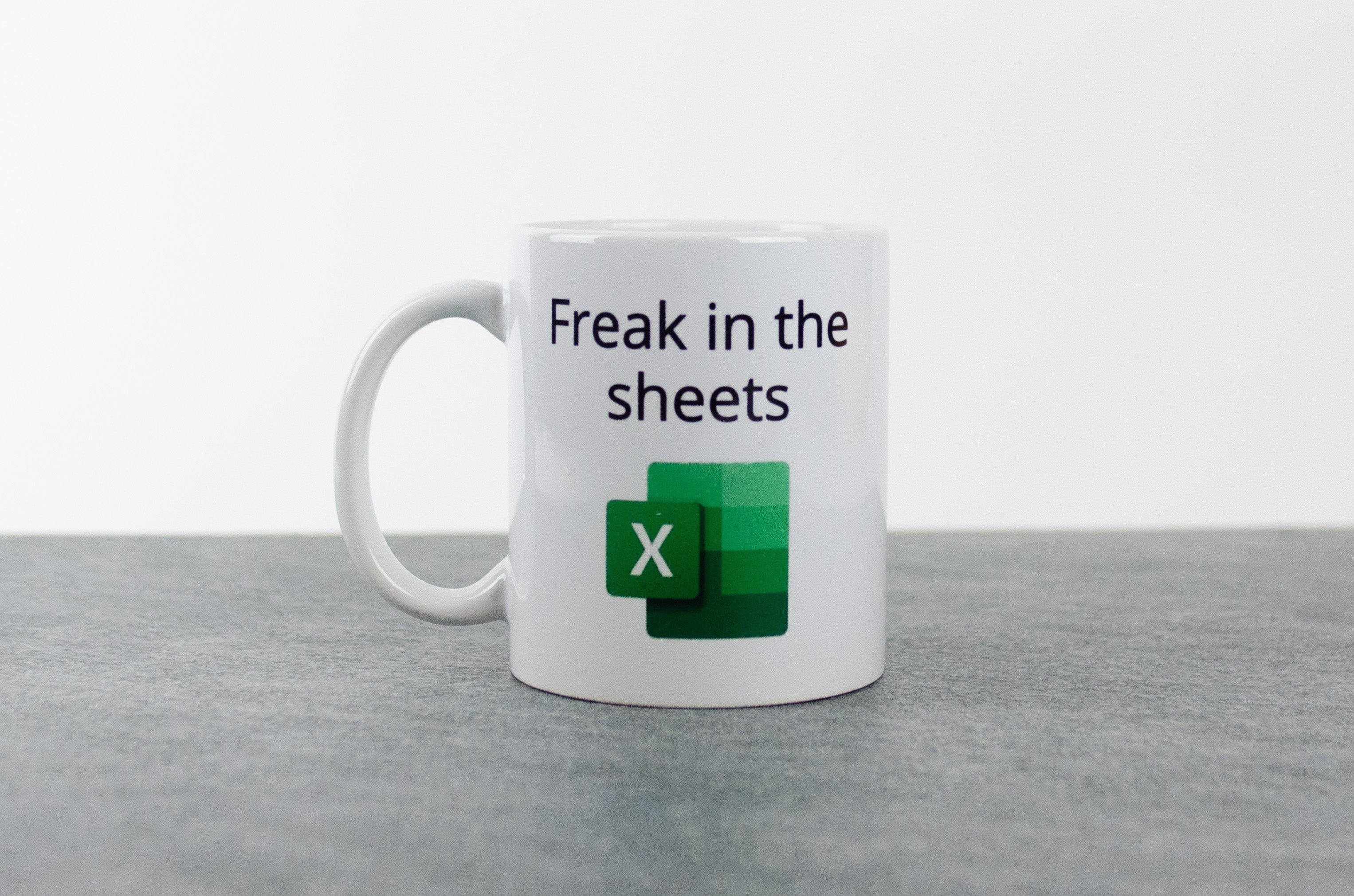 Present till kollega "Freak in the sheets" kaffekopp