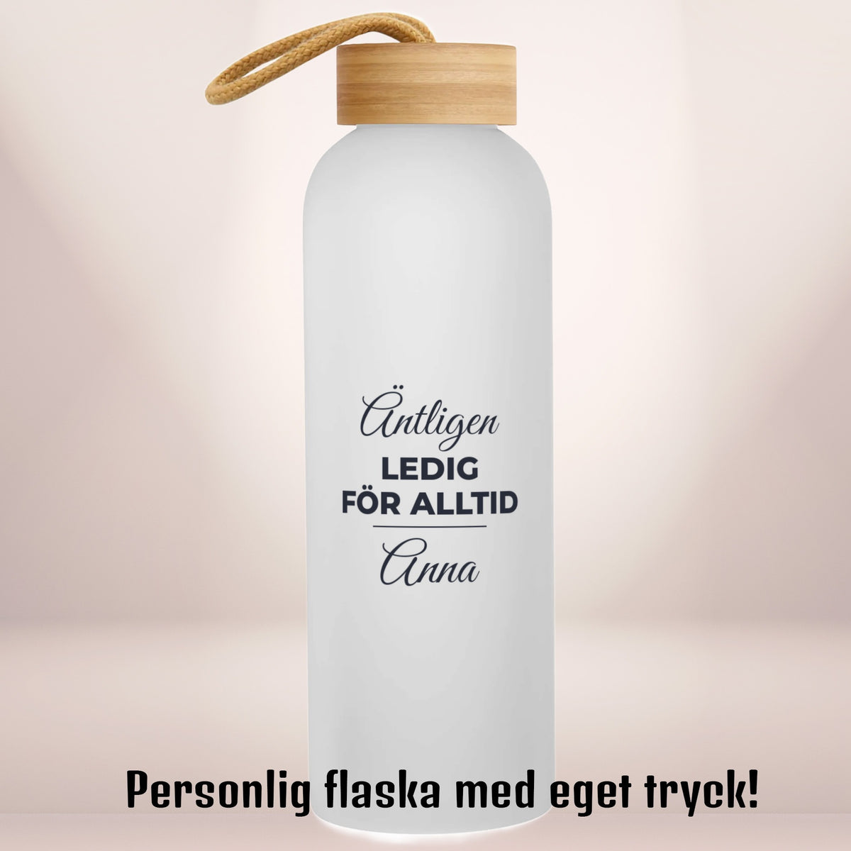 Äntligen ledig för alltid | Personlig vattenflaska med eget tryck | Glasflaska | 750 ml